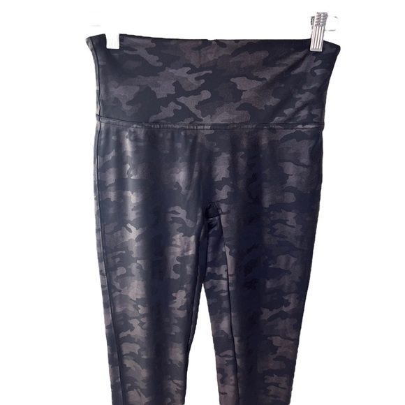 SPANX - Faux Leather Camo Leggings Tights Sz Med - Picture 3 of 8